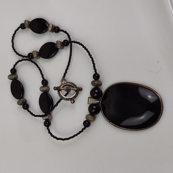 Vintage Style Black & Stone-Bead With Black Stone Like Pendant Feature Necklace - Picture 4 of 10